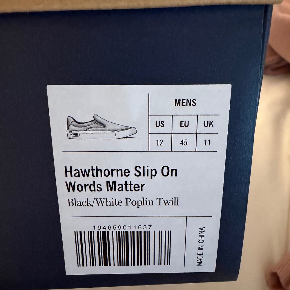 NEW IN BOX SeaVees Slip-ons - Picture 2 of 6